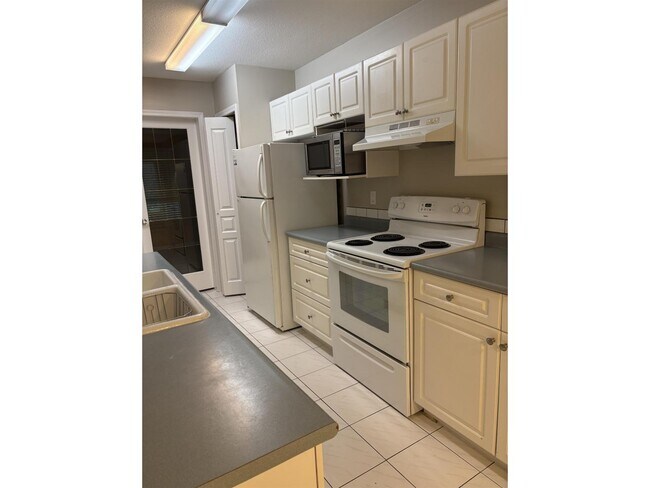 Photo du bâtiment - 15550-15526 26 Ave