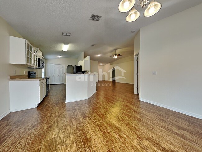 Foto del edificio - 25209 Hyde Park Blvd