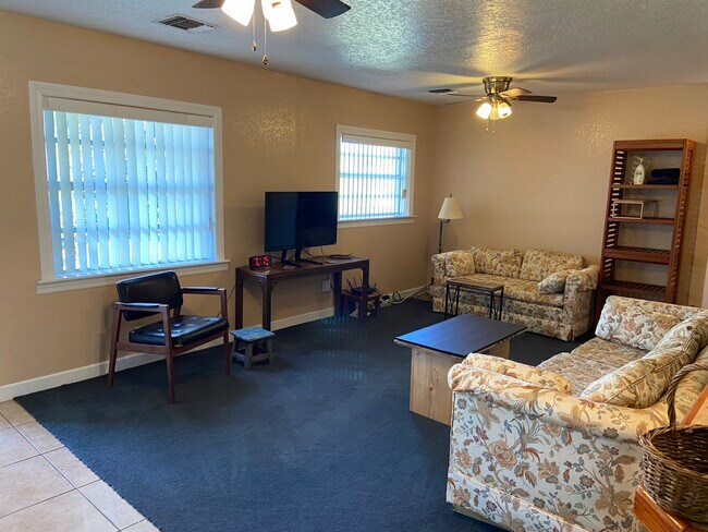 Building Photo - 2601 Bonneville Dr