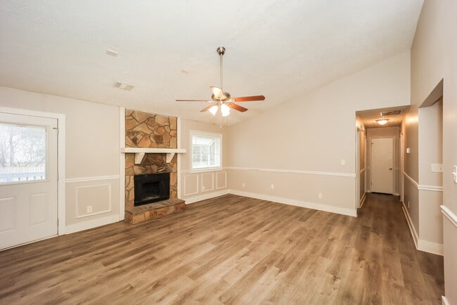 Building Photo - 9453 Forest Knoll Dr