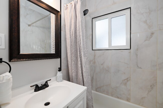 Foto del edificio - 281 E Pleasant St