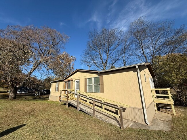 Building Photo - 914 Davenport Rd