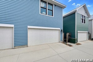 Building Photo - 311 E Evergreen St