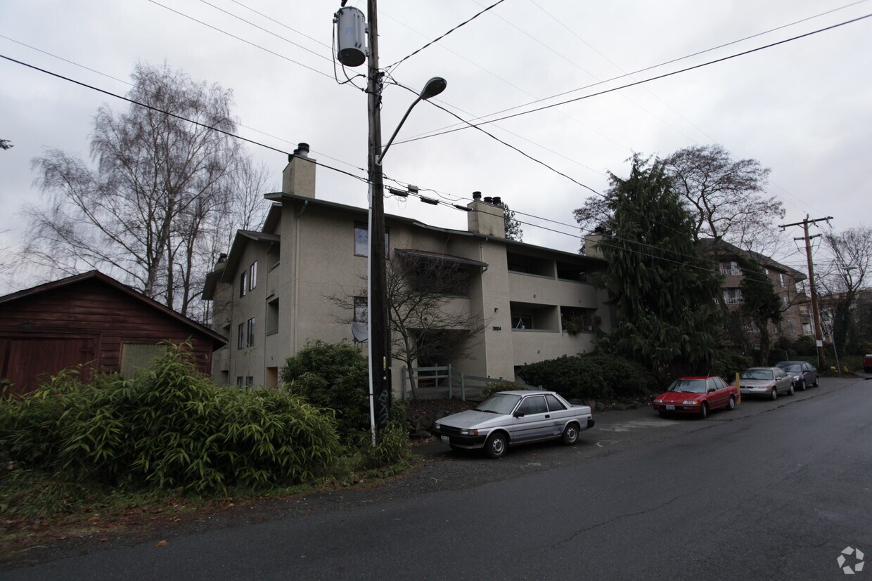 Foto del edificio - 3024 NE 143rd St