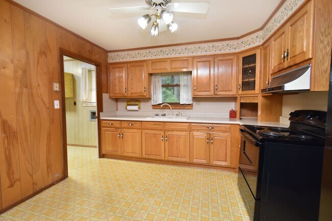 Foto del edificio - Charming 3 Bedroom, 2 Bath Home with Fence...