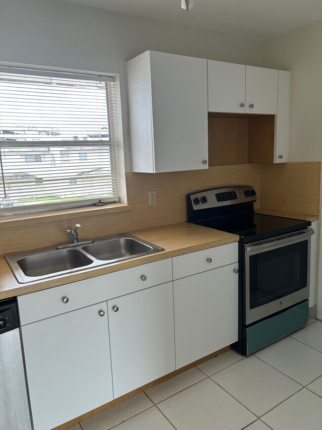 Foto del edificio - 7350 SW 82nd St
