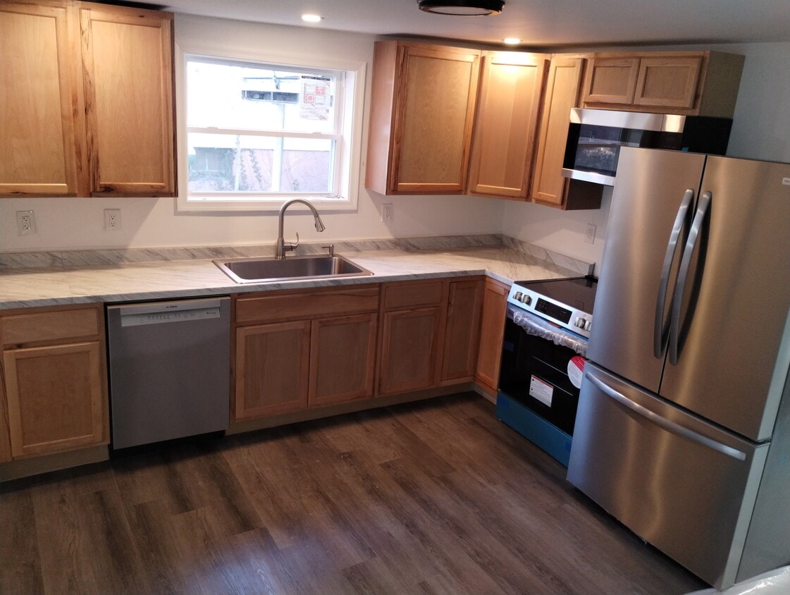 Primary Photo - 2119 W Norwegian St