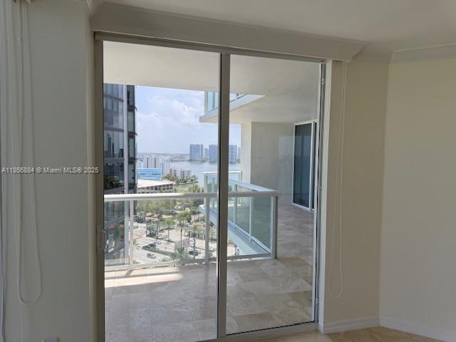 Foto del edificio - 18671 Collins Ave