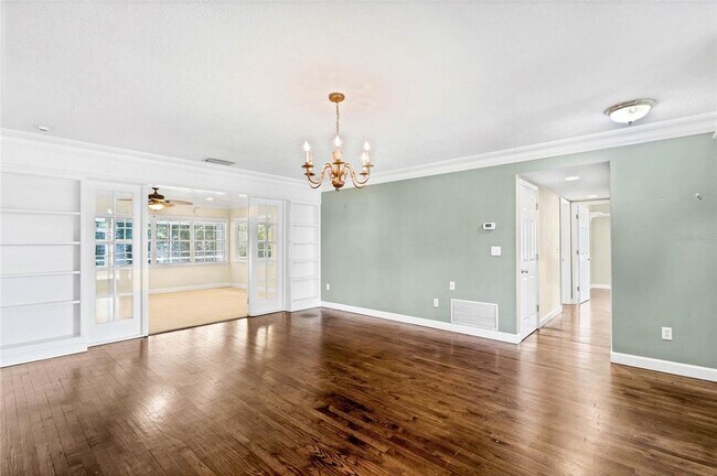 Building Photo - 2509 Azalea Ave