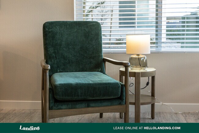 Foto del edificio - 2280 Oddie Blvd