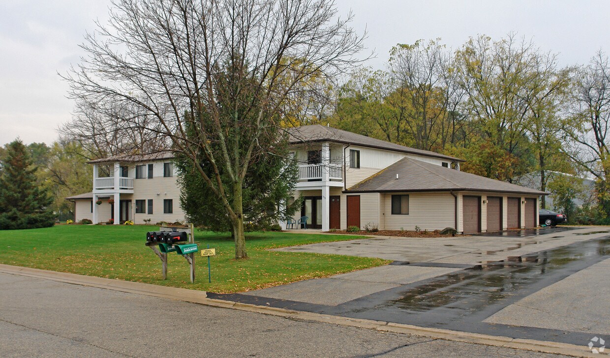 308 5th St, Waterford, WI 53185 Apartments in Waterford, WI