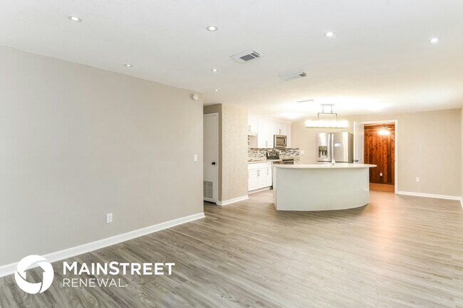 Foto del edificio - 2091 Luana Dr E