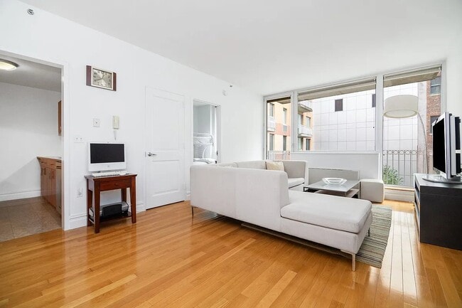 Building Photo - 158 Hester St