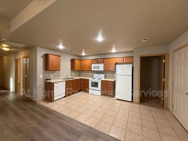Building Photo - 647 S Landen Ave