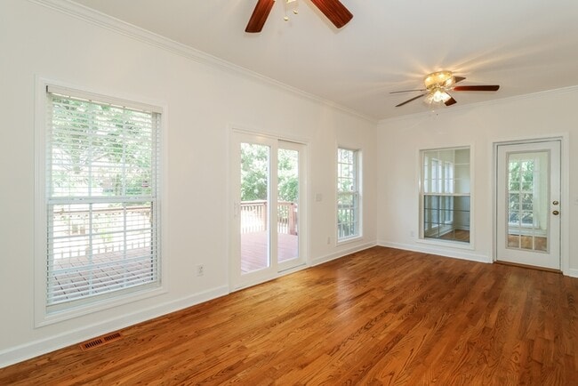 Building Photo - 110 Overhill Dr