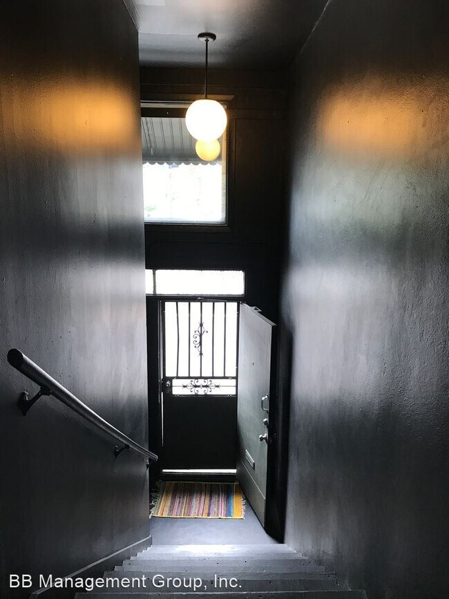 Building Photo - 3 br, 1 bath House - 6540 N Interstate Ave...