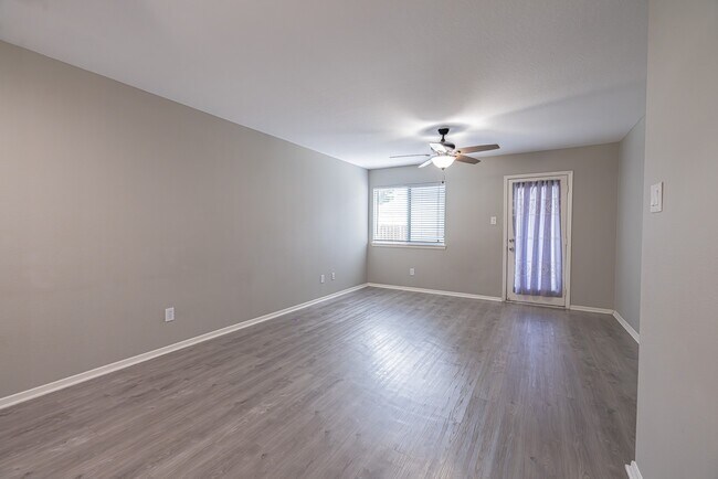 Foto del edificio - 6210 Lone Prairie Way