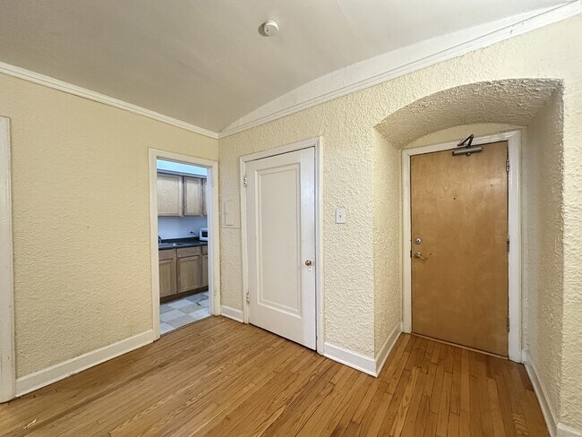 Foto del edificio - 512 W Arlington Pl