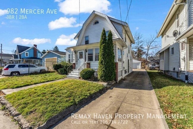 Building Photo - 982 Mercer,  Akron- Spacious 3 bedrooms 2 ...