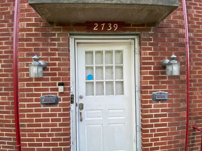 Foto del edificio - 2739 Orland Ave