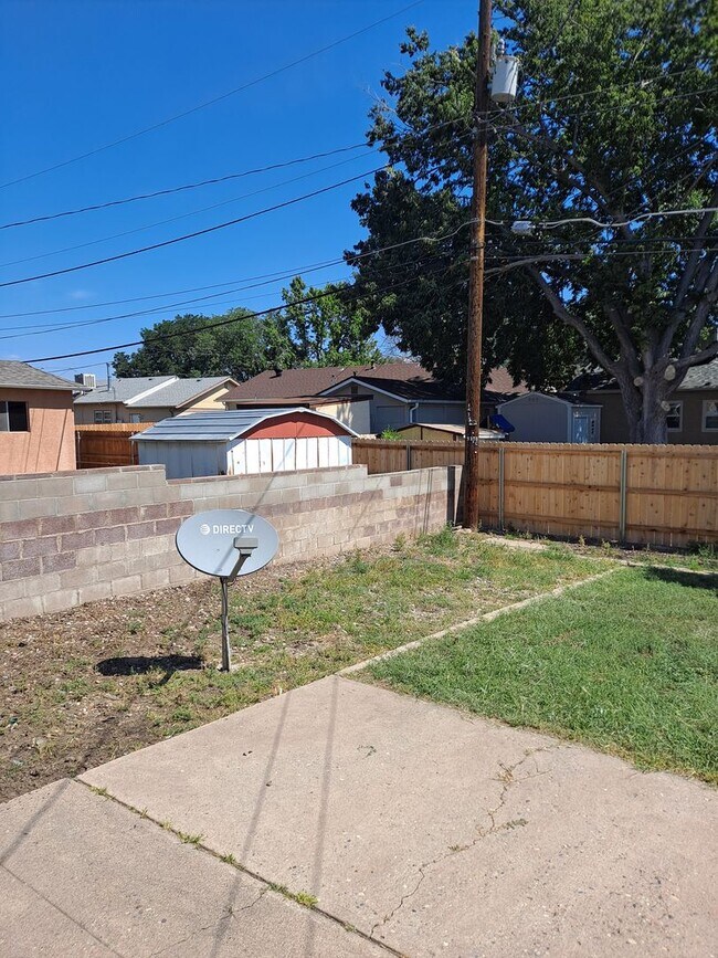 Foto del edificio - ALL PROSPECTIVE TENANTS MUST SUBMIT A $58 ...