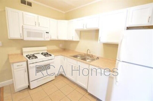 Photo - 2527 Shelby St Apartment