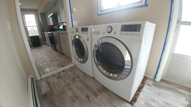 Washer/dryer - 28 Elm St