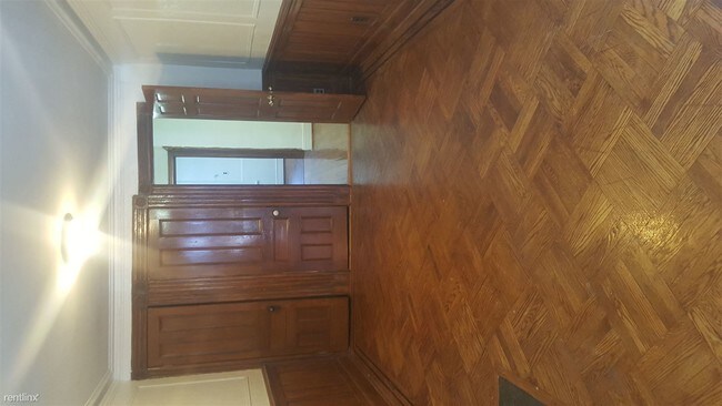 Building Photo - 601 Halsey St