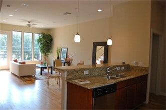 Building Photo - 1525 Birdsall St