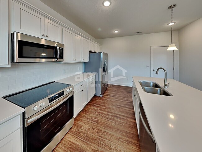 Building Photo - 1014 Castor Dr