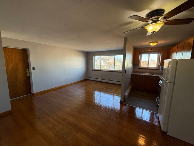 Building Photo - 10-14 Plymouth St.