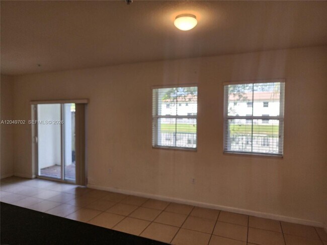 Foto del edificio - 8960 NW 97th Ave