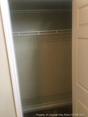 Foto del edificio - 496 Lands End Rd