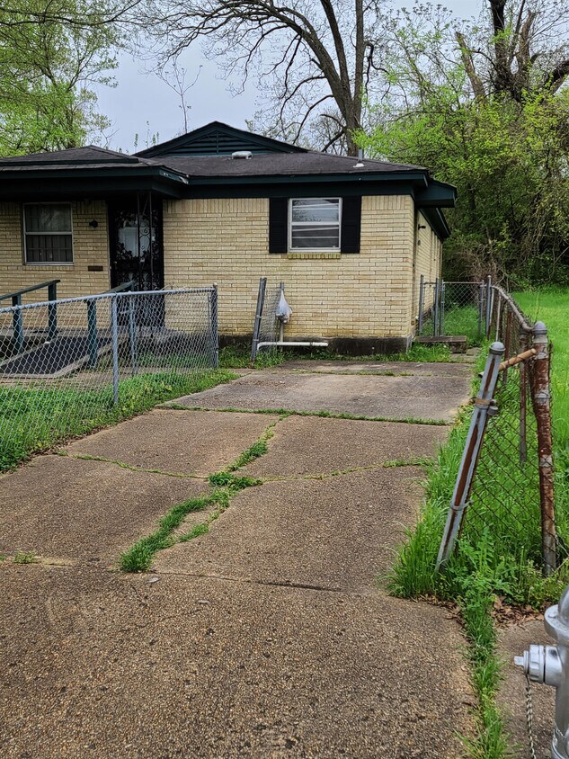 1137 St Charles Ave, Memphis, TN 38107 House Rental in Memphis, TN