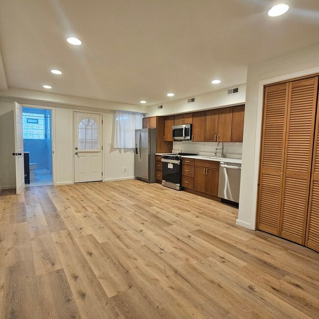 Building Photo - 14 Laidlaw Ave Building Photo - 14 Laidlaw Ave