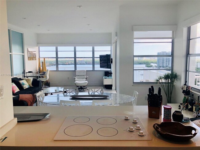 Building Photo - 18011 Biscayne Blvd