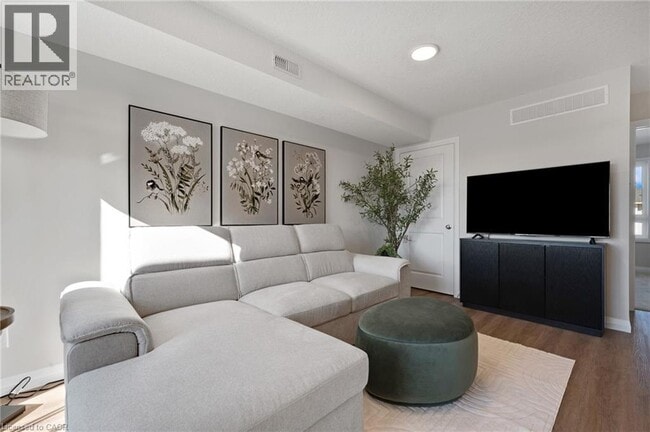 Building Photo - 410 Northfield Dr W