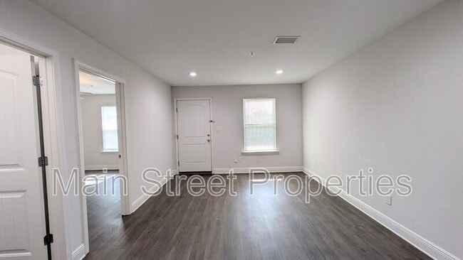 Building Photo - 313 N Navy Blvd