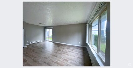 Building Photo - 122 Lilly Rd NE