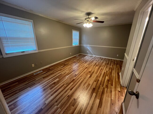 Foto del edificio - 8460 Robinson St