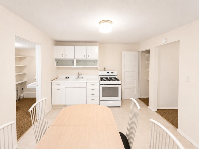 Building Photo - 219 Odell Ave