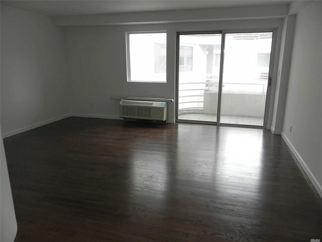 Foto del edificio - 88 Cutter Mill Rd