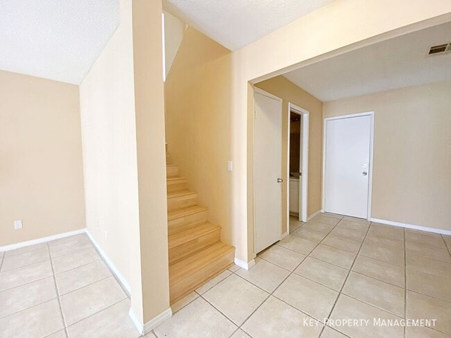 Building Photo - 8316 Cove Landing Ave