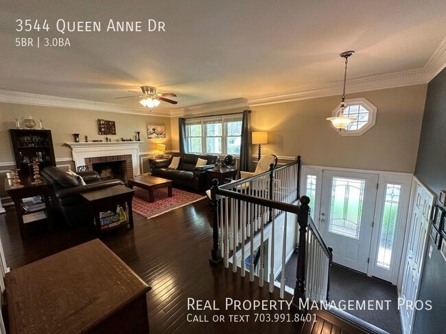 Building Photo - 3544 Queen Anne Dr
