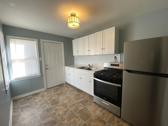 Building Photo - Welcome Home!!