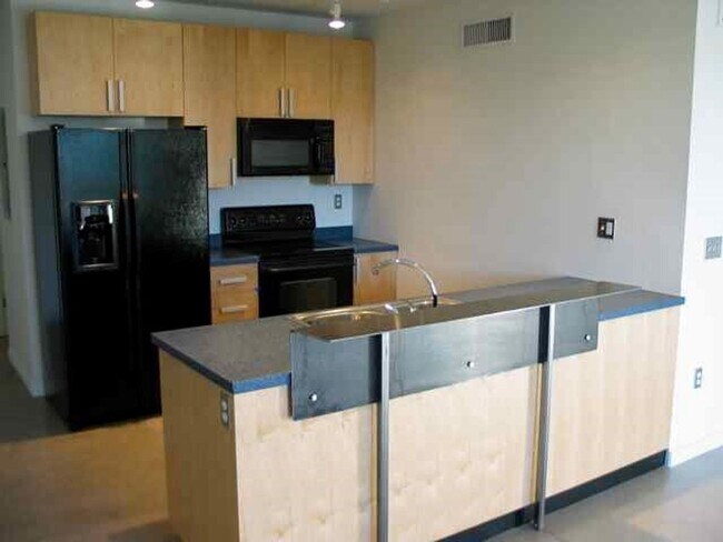 Building Photo - Studio unit at ICE HOUSE LOFTS!!
