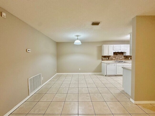 Foto del edificio - 2 bedroom/2 bathroom/2 car garage town home for rent in Mary Esther, East of Hurlburt AFB!