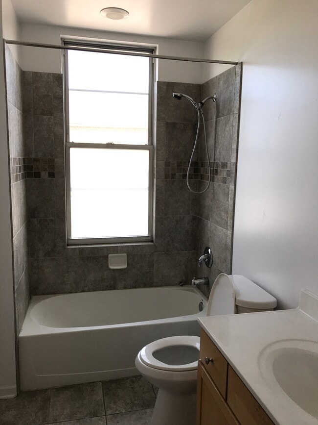 Guest Bath - 1024 W 32nd St