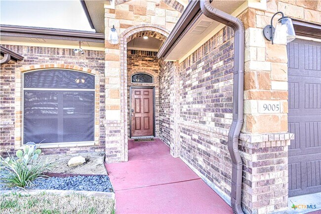 Building Photo - 9005 Grand Oaks Ln