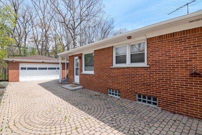 Foto del edificio - 1427 Woodland Dr